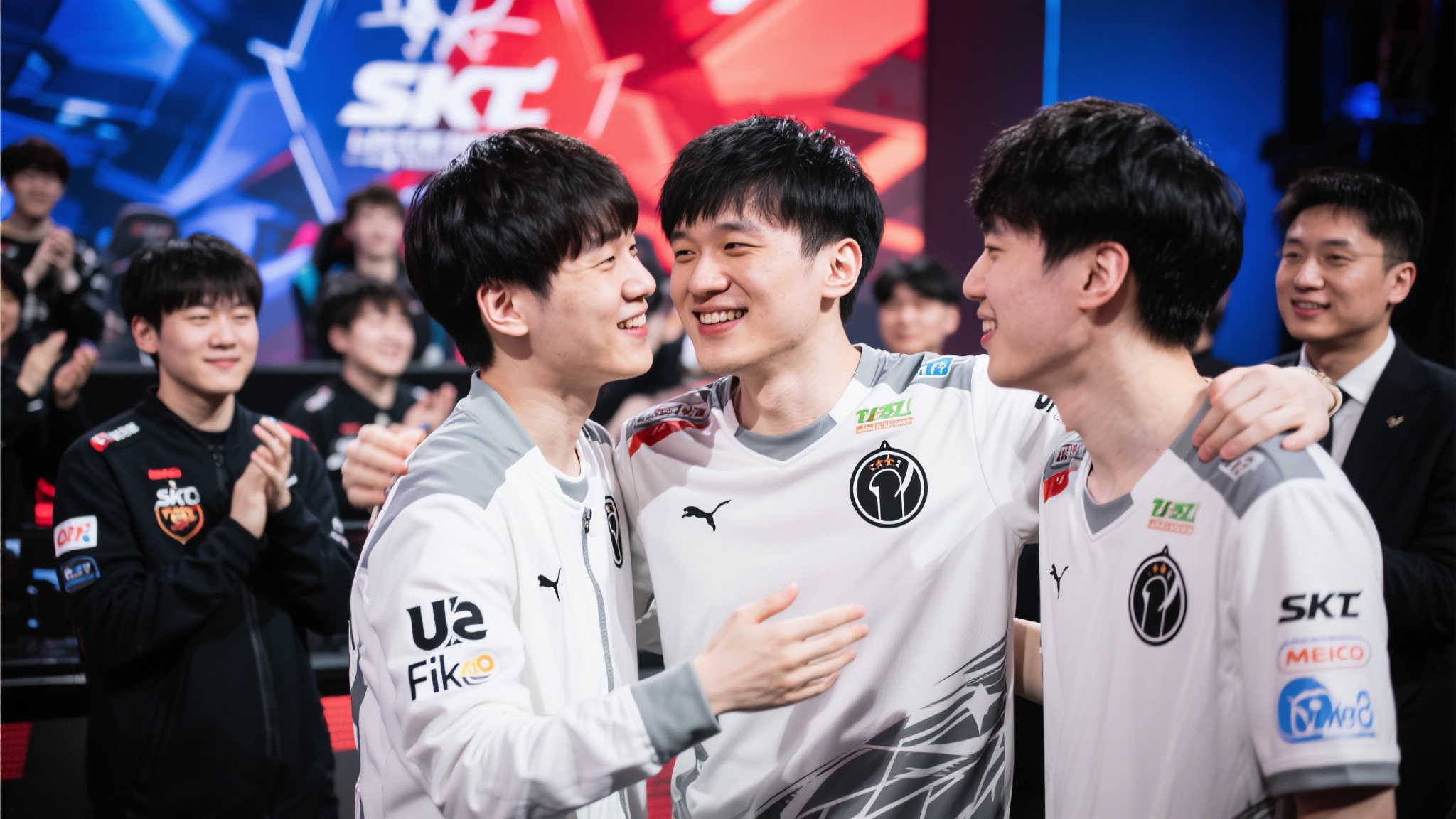 昔日战友情深!S9冠军中单Doinb为Uzi名人堂入选送上祝福 昔日战友情深!S9冠军中单Doinb为Uzi名人堂入选送上祝福